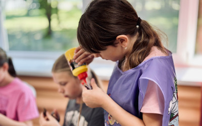 Подростки из Тин-лиги стали помощниками тренеров в детском лагере &laquo;Сахареж&raquo;: опыт, который вдохновляет