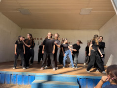 "Светись, как солнца яркий луч"