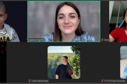 &laquo;Бывает, что ребёнок заходит на эфир прямо с пляжа&raquo;. Интервью с участником и старшим куратором онлайн-лагеря