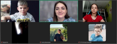 &laquo;Бывает, что ребёнок заходит на эфир прямо с пляжа&raquo;. Интервью с участником и старшим куратором онлайн-лагеря