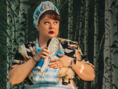 Как вожатые и воспитатели показывали спектакль &laquo;Малыш и Карлсон&raquo;