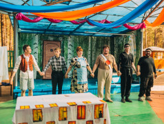 Как вожатые и воспитатели показывали спектакль &laquo;Малыш и Карлсон&raquo;