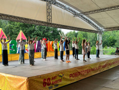 Первая лагерная смена детского оздоровительного лагеря имени Лизы Чайкиной открылась с ярким праздником