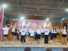 Шоу талантов в лагере "Сосновый бор"