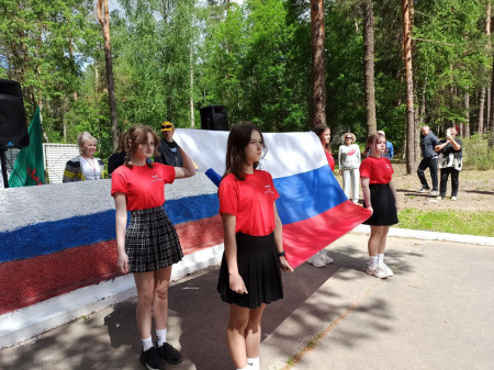 Линейка открытия 1 смены в лагере 