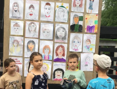 Шелест страниц, тишина и удивленные глаза детей