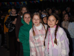 Там на неведомых дорожках: Волшебное мероприятие в Орленке с участием Кота-ученого, Бабы Яги, Черномора и Кощея Бессмертного.