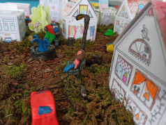 Выставка поделок из природного материала в лагере "Сосновый бор"