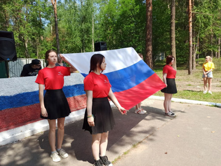 Линейка открытия 2 смены в лагере 