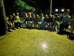 Вечерняя свеча &mdash; это одна из самых известных традиций лагерей.