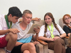 Шелест страниц, тишина и удивленные глаза детей