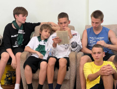 Шелест страниц, тишина и удивленные глаза детей