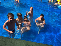 Жара, бассейн и улыбки!