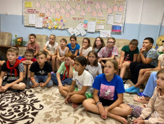 Шелест страниц, тишина и удивленные глаза детей