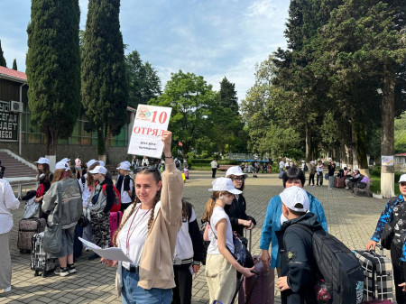 Встреча с улыбками: первый день в лагере