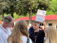 Встреча с улыбками: первый день в лагере