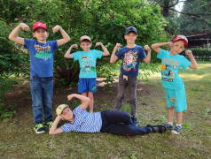 Синяя волна накрыла лагерь! Все в синем - от одежды до игр! ?