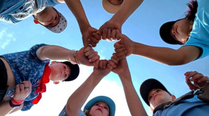 Синяя волна накрыла лагерь! Все в синем - от одежды до игр! ?