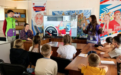 Подростки в роли помощников тренера: как участники ТИН-лиги развивают себя и помогают другим.