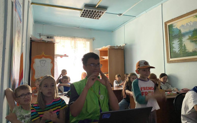 Подростки в роли помощников тренера: как участники ТИН-лиги развивают себя и помогают другим.