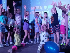 ЗАЖИГАЙ ТАНЦПОЛ: КАК "ТВЕРЦА" ВЗОРВАЛА СЦЕНУ ФЛЕШМОБАМИ!