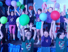 ЗАЖИГАЙ ТАНЦПОЛ: КАК "ТВЕРЦА" ВЗОРВАЛА СЦЕНУ ФЛЕШМОБАМИ!