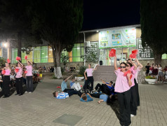 "Внимание! Если вы заметили летающие пирамиды и слышите громкие кричалки, не пугайтесь, вы просто попали в ДОЛ &laquo;Экспресс&raquo; на чирлидинг!"