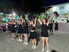 "Внимание! Если вы заметили летающие пирамиды и слышите громкие кричалки, не пугайтесь, вы просто попали в ДОЛ &laquo;Экспресс&raquo; на чирлидинг!"