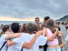 "Это больше, чем традиция": Прощание с морем в ДОЛ "Экспресс"