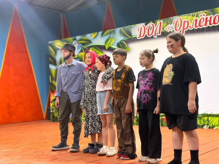 Фестиваль Артов: Творчество, Театр и Музыкальные Пародии! 