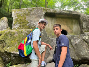 Древний камень против Чудо-Красотки: ДОЛ 