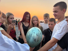 "Закат, слезы, орлятский круг: Так ДОЛ "Экспресс" прощается с морем