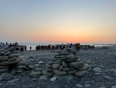 "Закат, слезы, орлятский круг: Так ДОЛ "Экспресс" прощается с морем