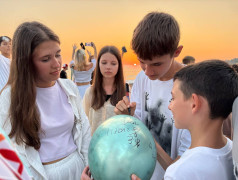 "Закат, слезы, орлятский круг: Так ДОЛ "Экспресс" прощается с морем