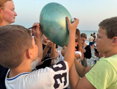 "Закат, слезы, орлятский круг: Так ДОЛ "Экспресс" прощается с морем