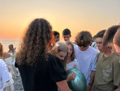 "Закат, слезы, орлятский круг: Так ДОЛ "Экспресс" прощается с морем