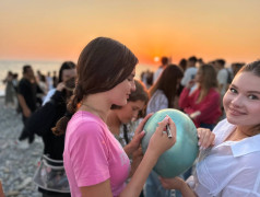 "Закат, слезы, орлятский круг: Так ДОЛ "Экспресс" прощается с морем