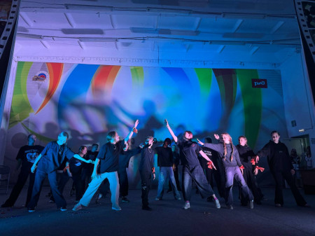 Вперед в яркую смену!