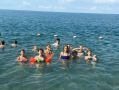 "Море по Колено, Замки до Небес! Экспресс-Отдых на Волне!"