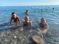 "Море по Колено, Замки до Небес! Экспресс-Отдых на Волне!"