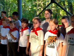 Смотр строя и песни: Орлята покорили эпоху пионерии! 