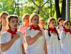 Смотр строя и песни: Орлята покорили эпоху пионерии! 
