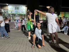 Мистер и Мисс": Где дети танцуют, а вожатые жгут