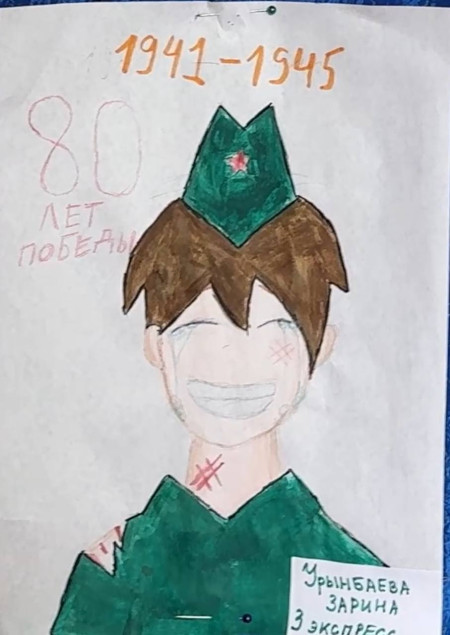  Юные художники лагеря им. Павлика Морозова отдали дань уважения Военно-морскому флоту