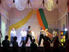 "Мы &ndash; дети РЖД": В "Огоньках" прозвучал финальный аккорд лета.