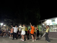 В ДОЛ "Экспресс" клонировали звезд! Леди Гага и Артур Пирожков в одном флаконе!