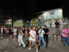 В ДОЛ "Экспресс" клонировали звезд! Леди Гага и Артур Пирожков в одном флаконе!