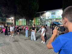 В ДОЛ "Экспресс" клонировали звезд! Леди Гага и Артур Пирожков в одном флаконе!