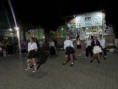 В ДОЛ "Экспресс" клонировали звезд! Леди Гага и Артур Пирожков в одном флаконе!