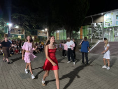 В ДОЛ "Экспресс" клонировали звезд! Леди Гага и Артур Пирожков в одном флаконе!